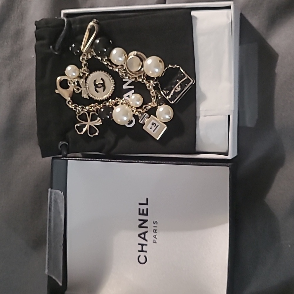 💯 AUTHENTIC LIMITED EDITION CHANEL CHARM BRACELET